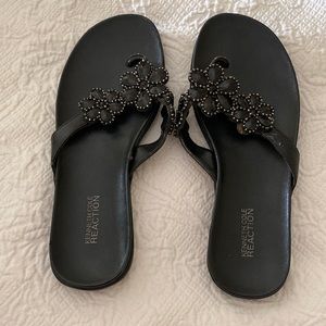 Kenneth Cole Reaction Black Womens Flower Flip Flops